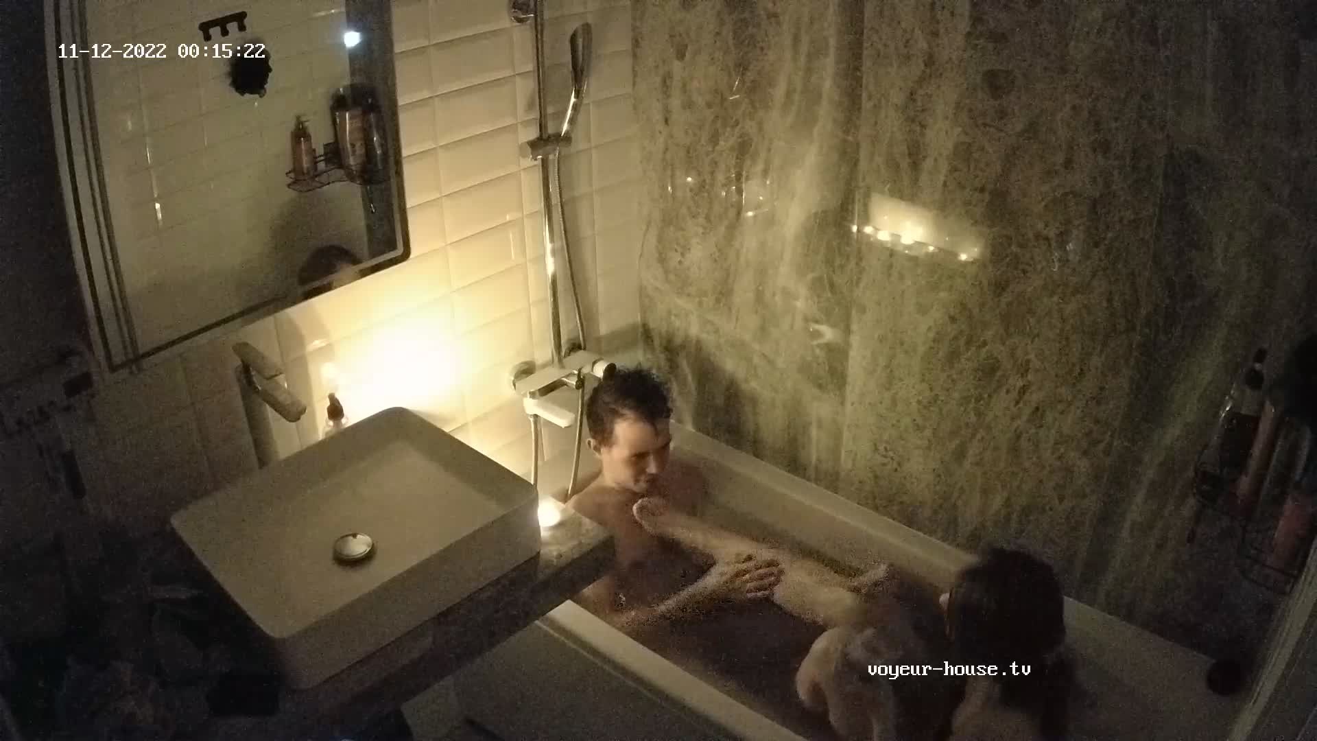 Yan & Evelyn romantic bath, Nov-12-2022