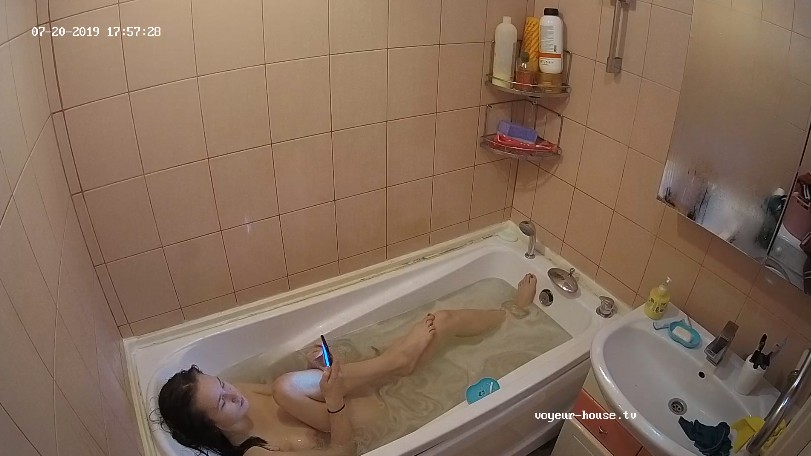 Zahia Afternoon bath/shower jul 20