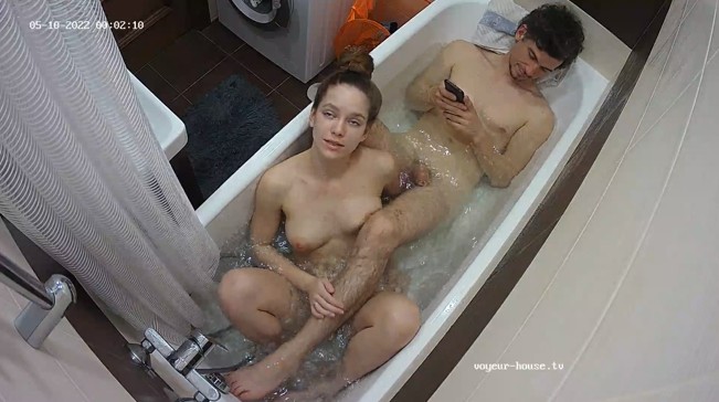 Ariela & Sebastian bath, May-09-2022