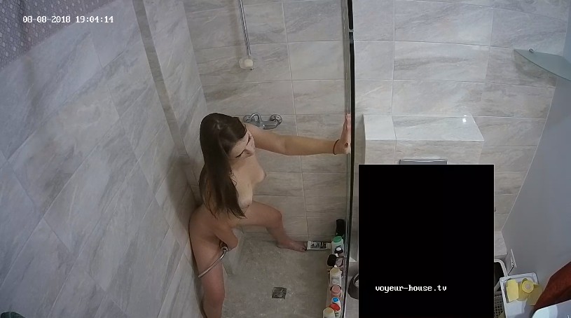 Whitney dinnertime shower & waterbate aug 8