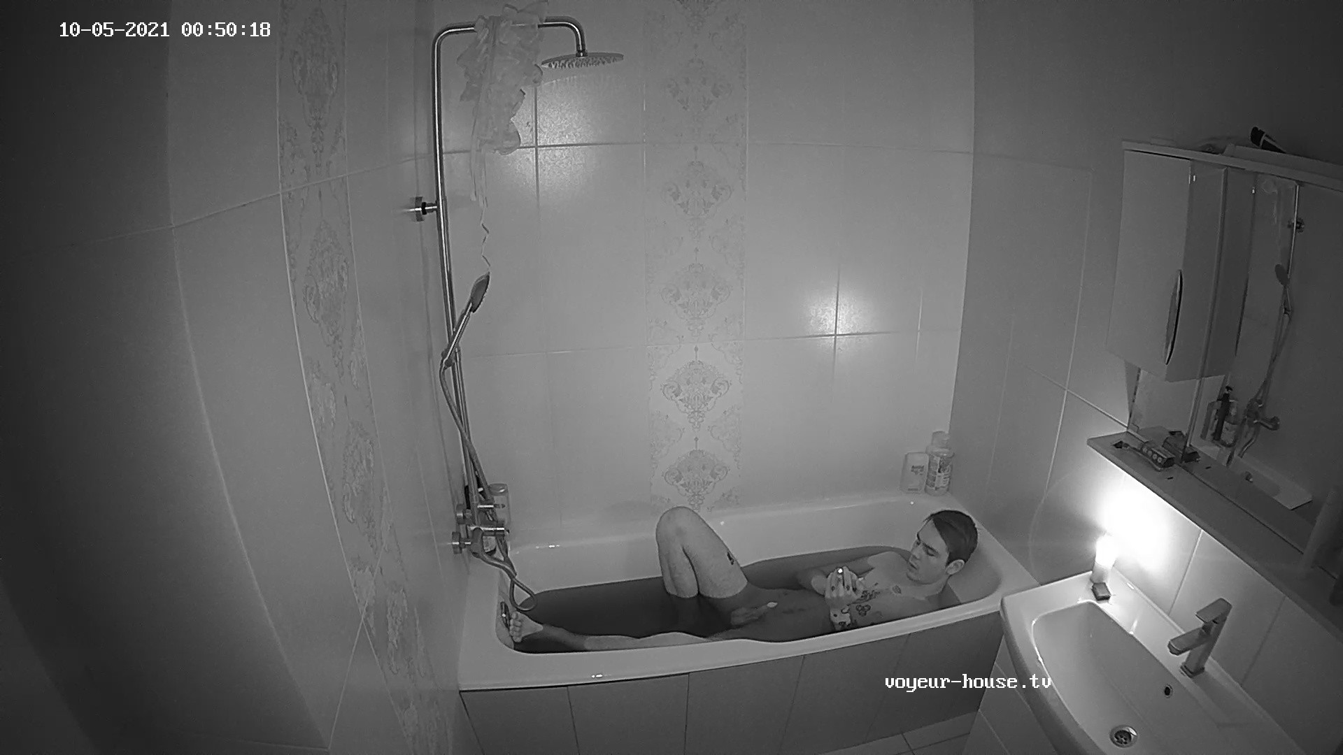Artem bath in the dark 5 Oct 2021