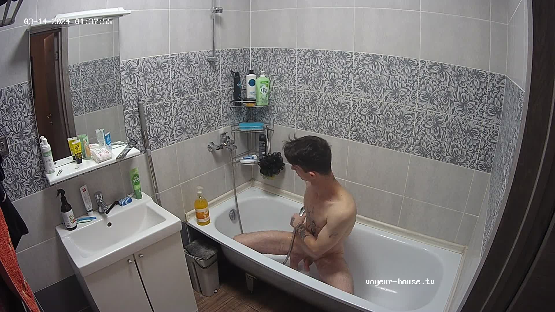 Tristan washing after jerking 14 Mar 2024