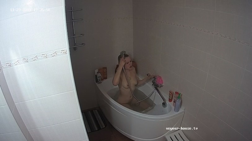 Alisa afternoon bath nov 29