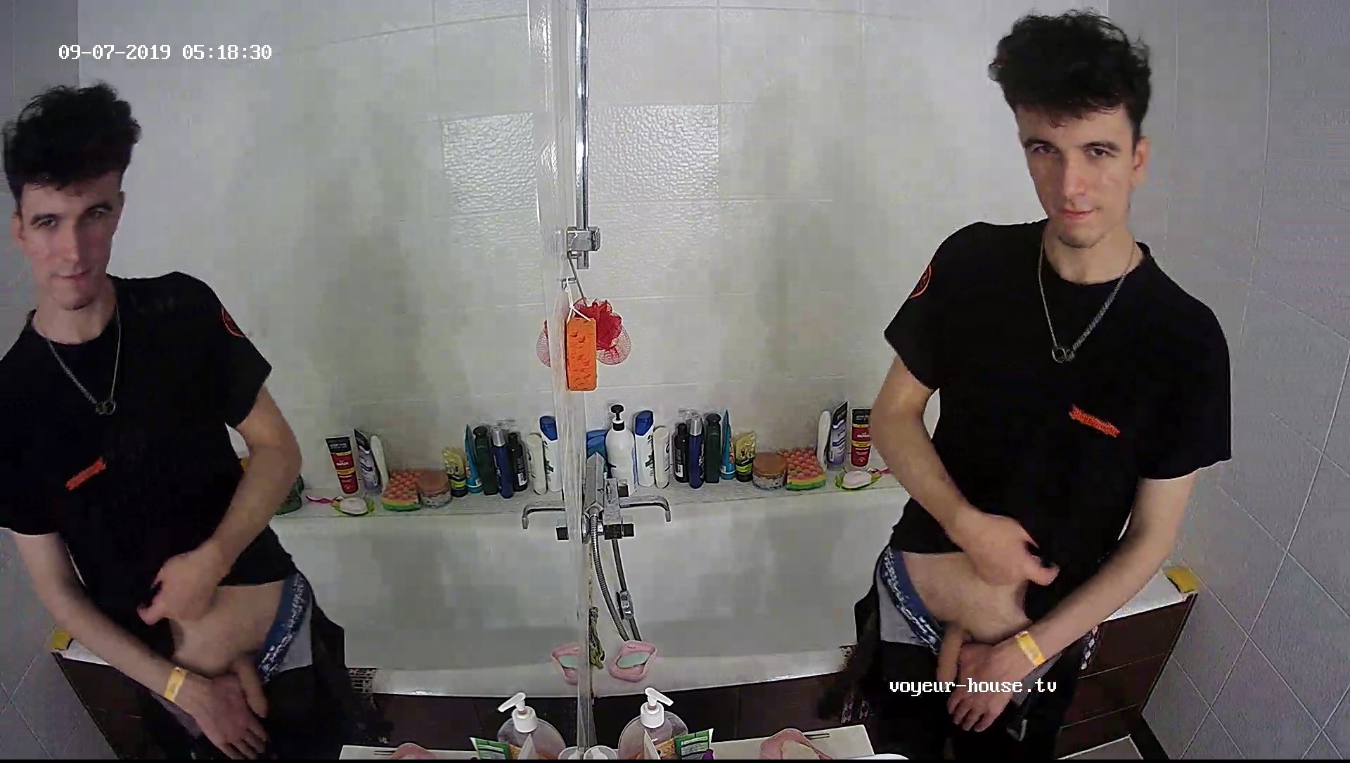 Guest Guy flashes his cock to the camera 7 Sep 2019