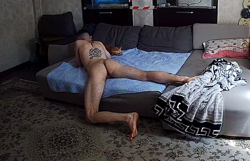 Artem naked relaxing in the living room 3 Jun 2022