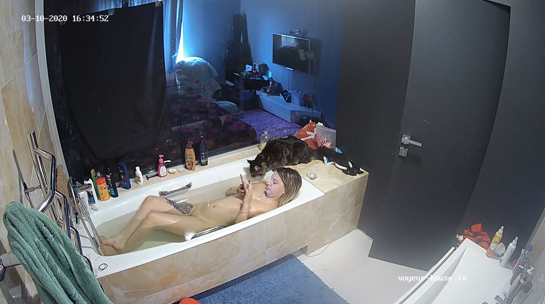 Melissa long bath with Jax watching her, Mar10