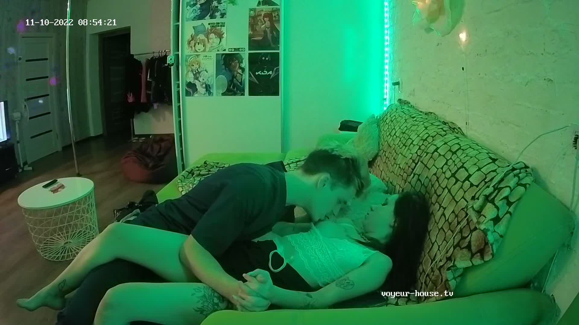 Guest guy makes out with Yvonna,Nov 10,2022