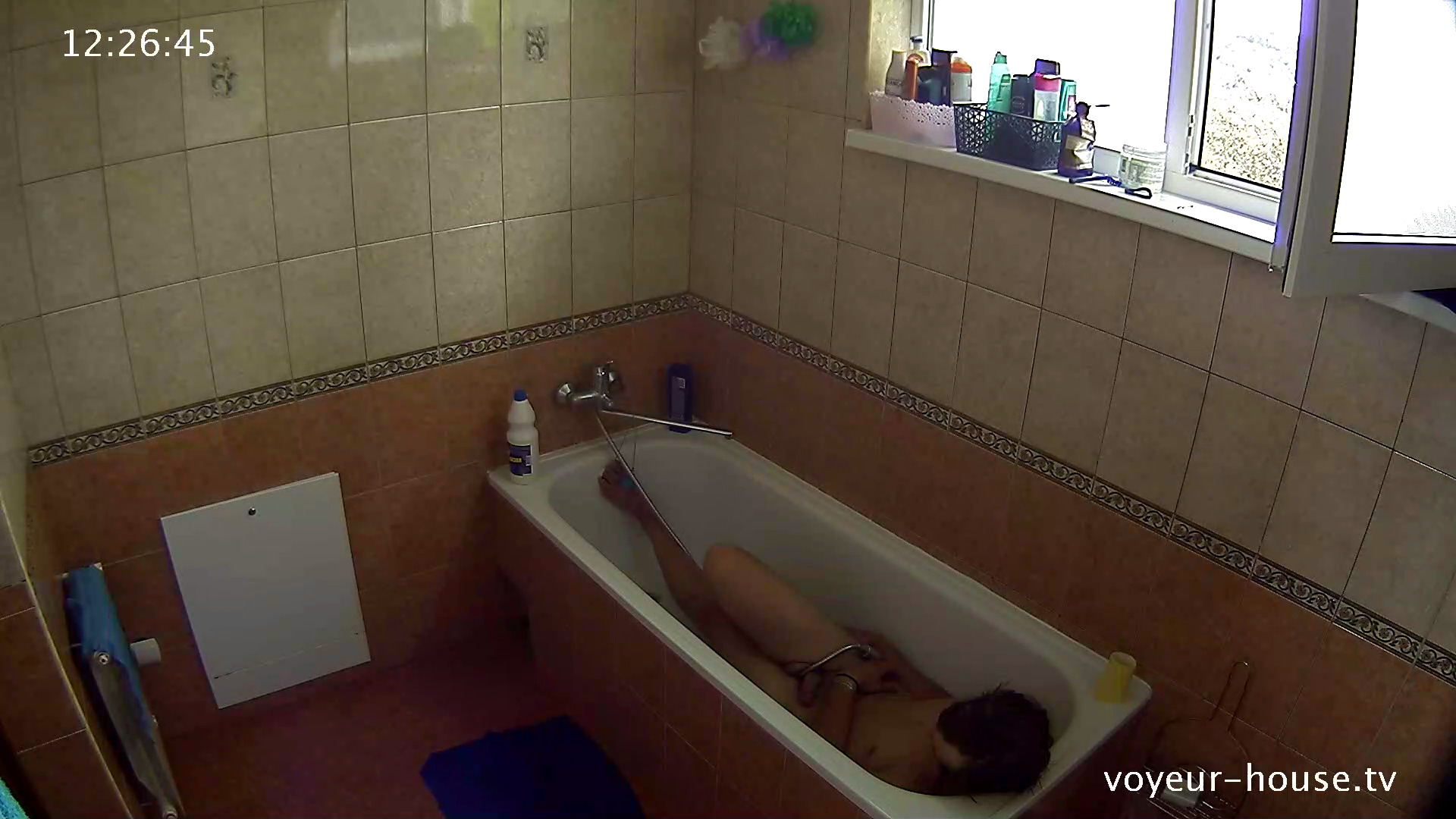 Oleg long soak in the bath 22nd Aug 2017