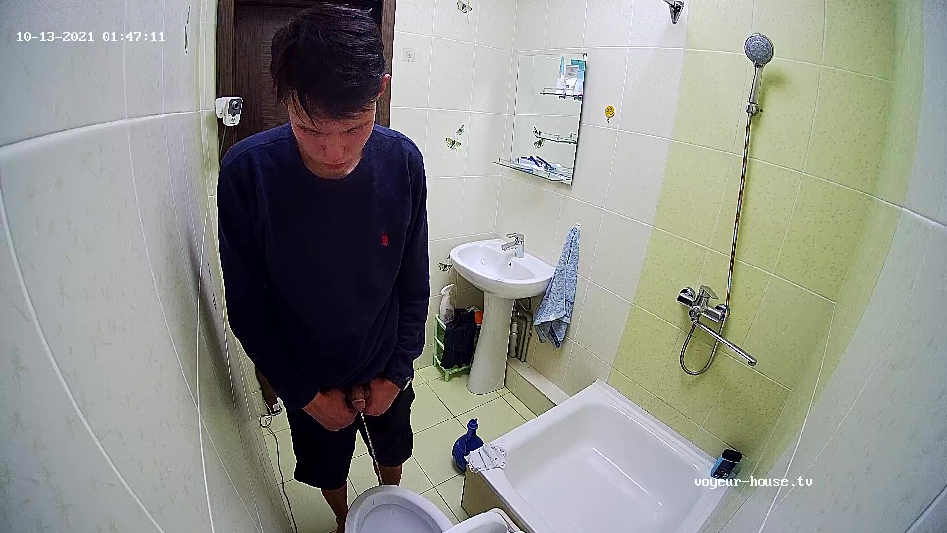 Denys peeing 13 Oct 2021 1.45am