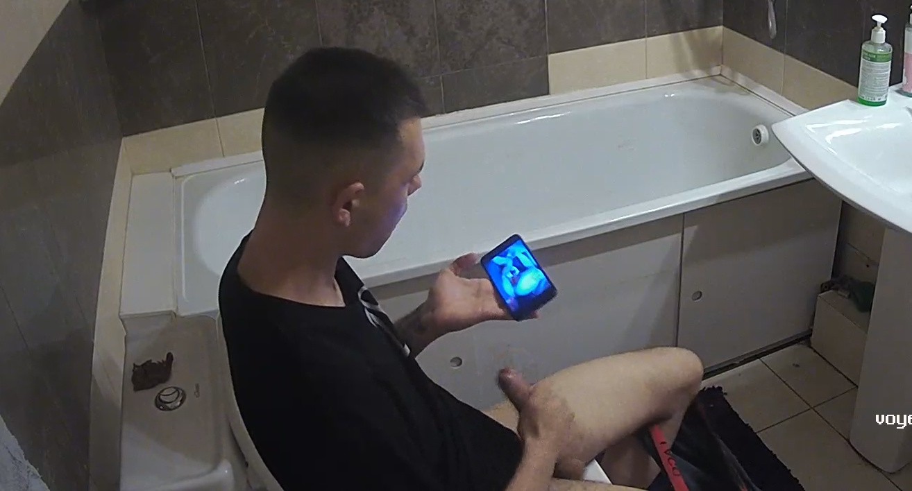 Artem jerking off in the bathroom 4 Jun 2022