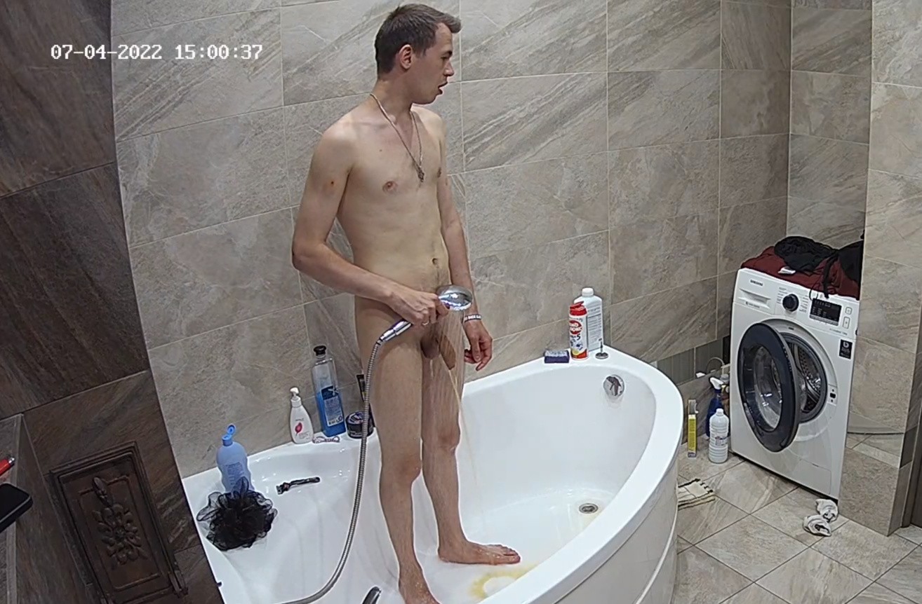 Yan peeing in the shower 4 Jul 2022