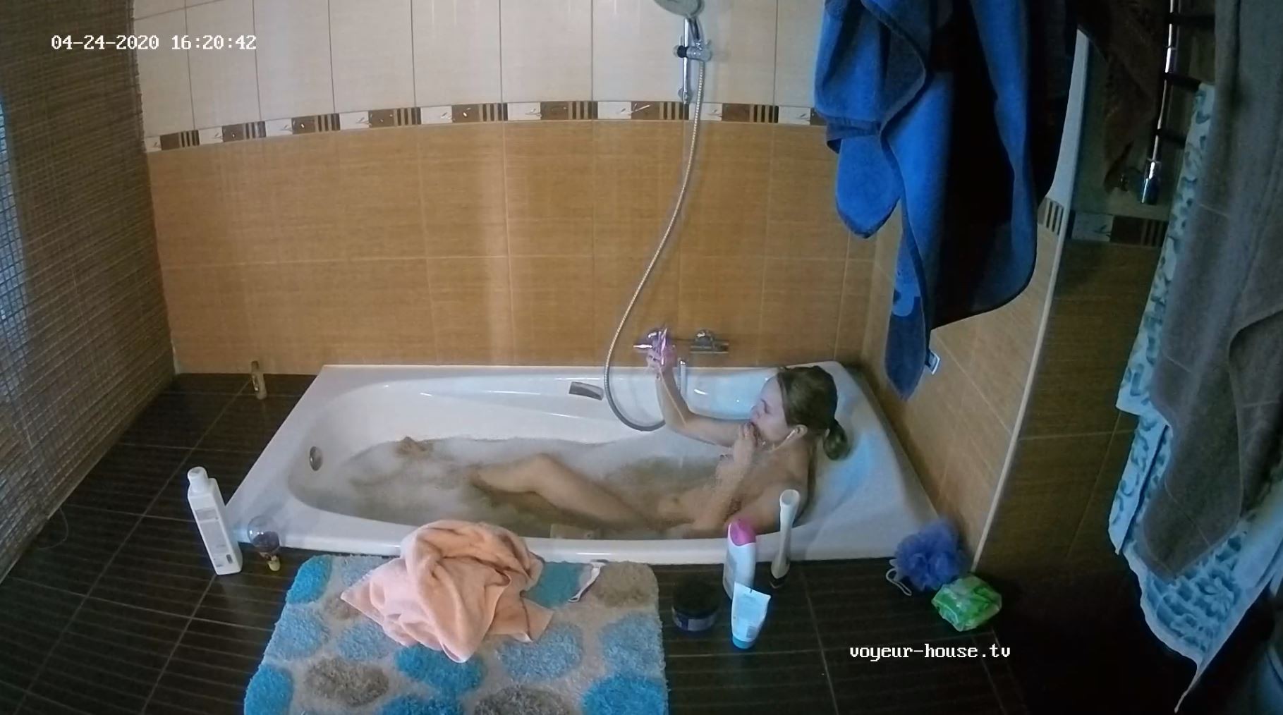 Valeria relaxing bath, Apr24/20