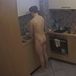 Patrik absolutely nude lunch preparing and kitchen cleaning, March 14