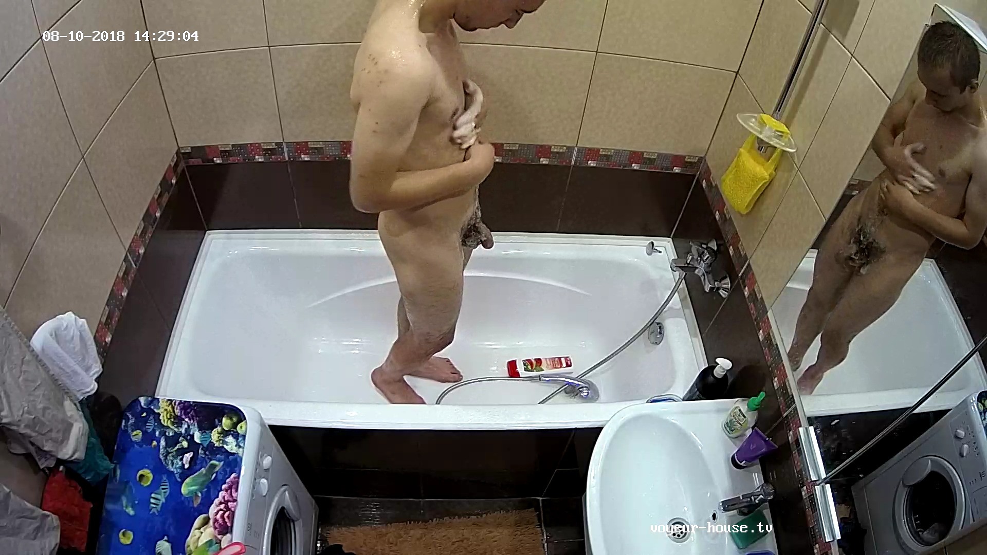 Guest guy afternoon shower 10th Aug 2018