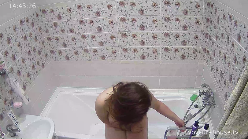Chloe washes up