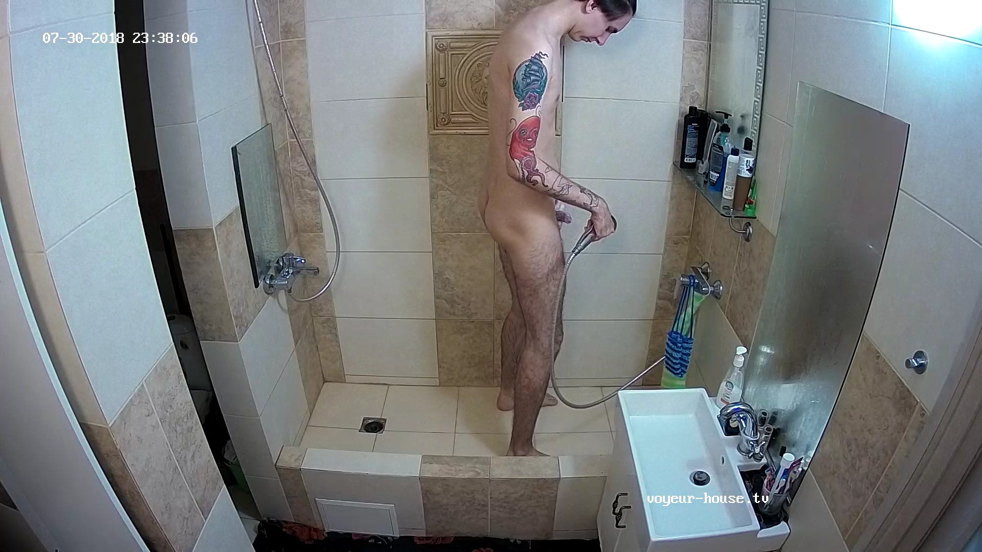 Guest guy quick shower 30th Jul 2018