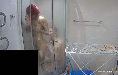 Jules cleaning after him and sexy girls having night shower, Alrip 9