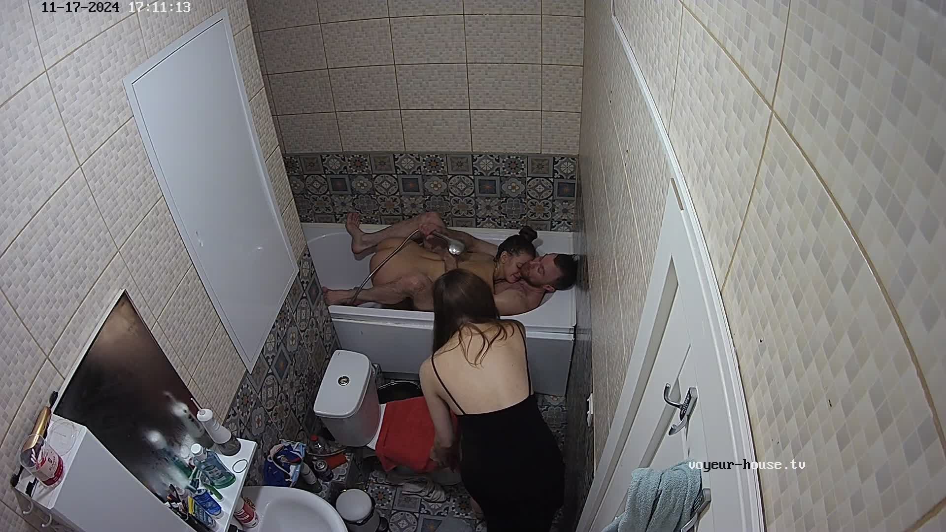 Ariela & guest guy bath after sex,Nov 17,2024