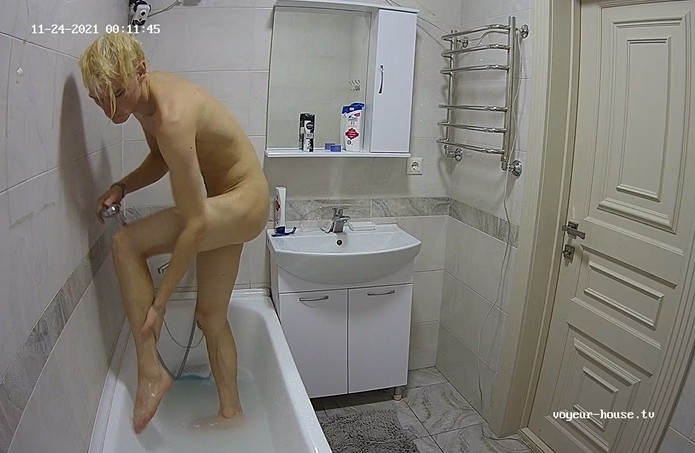 Aldon taking a bath & shave 23Nov2021