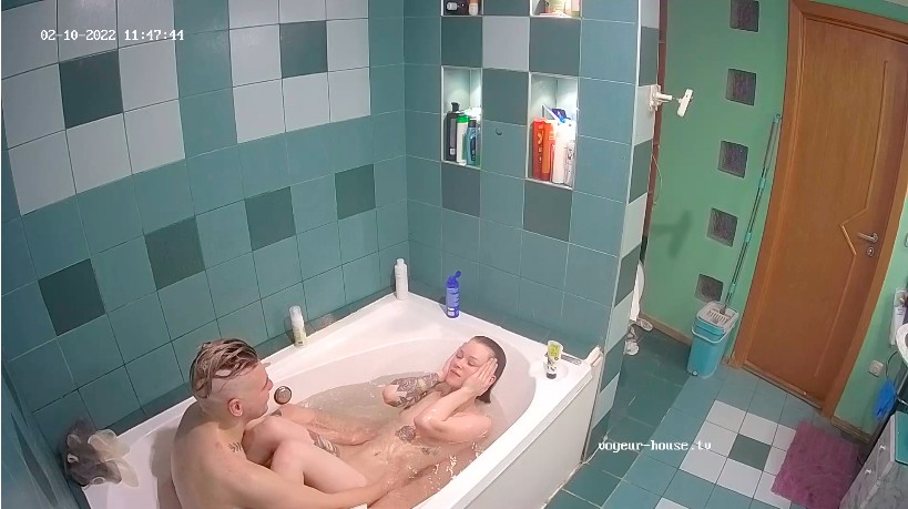 Dexter & Kelly - take a bath together - Feb10/2022