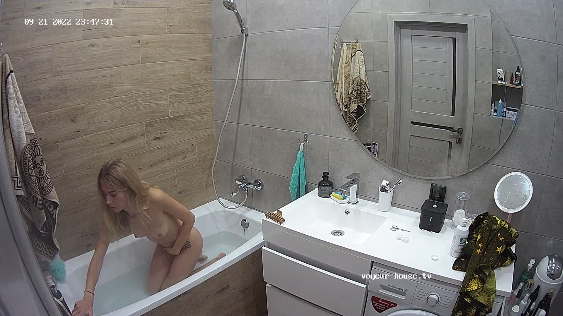 Beautiful Amelie takes sexy nude selfies in the bathroom | 2022-09-22