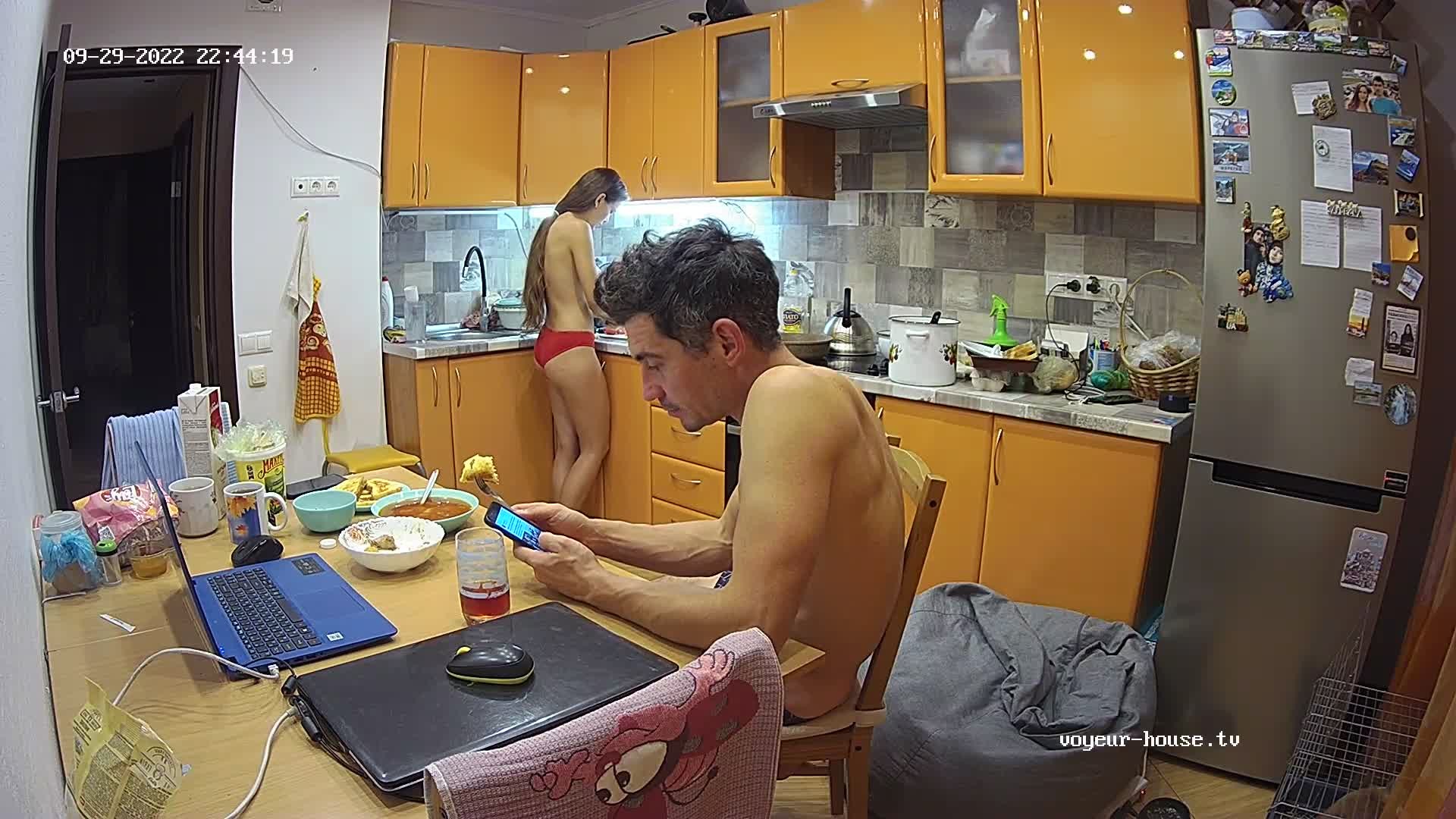 Ariela - Topless cooking | 2022-0929