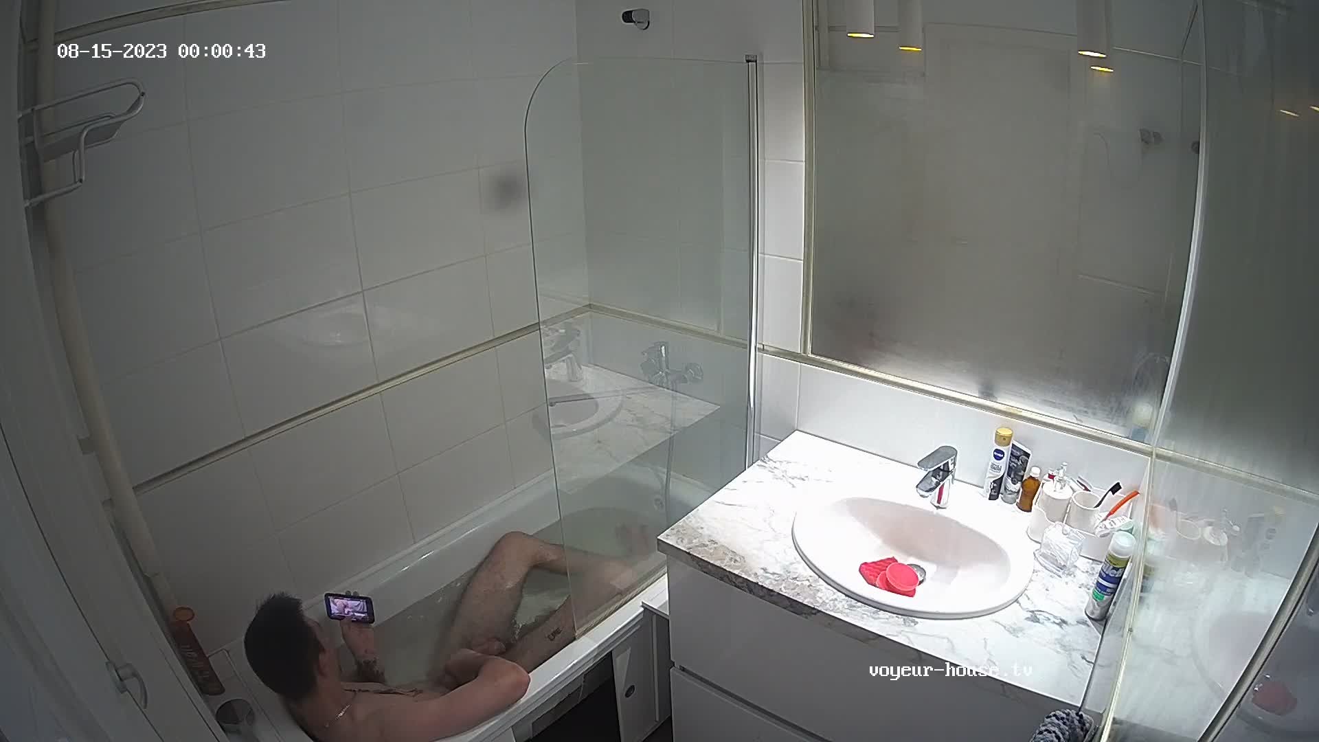 Artem jerking in the bath 15 Aug 2023
