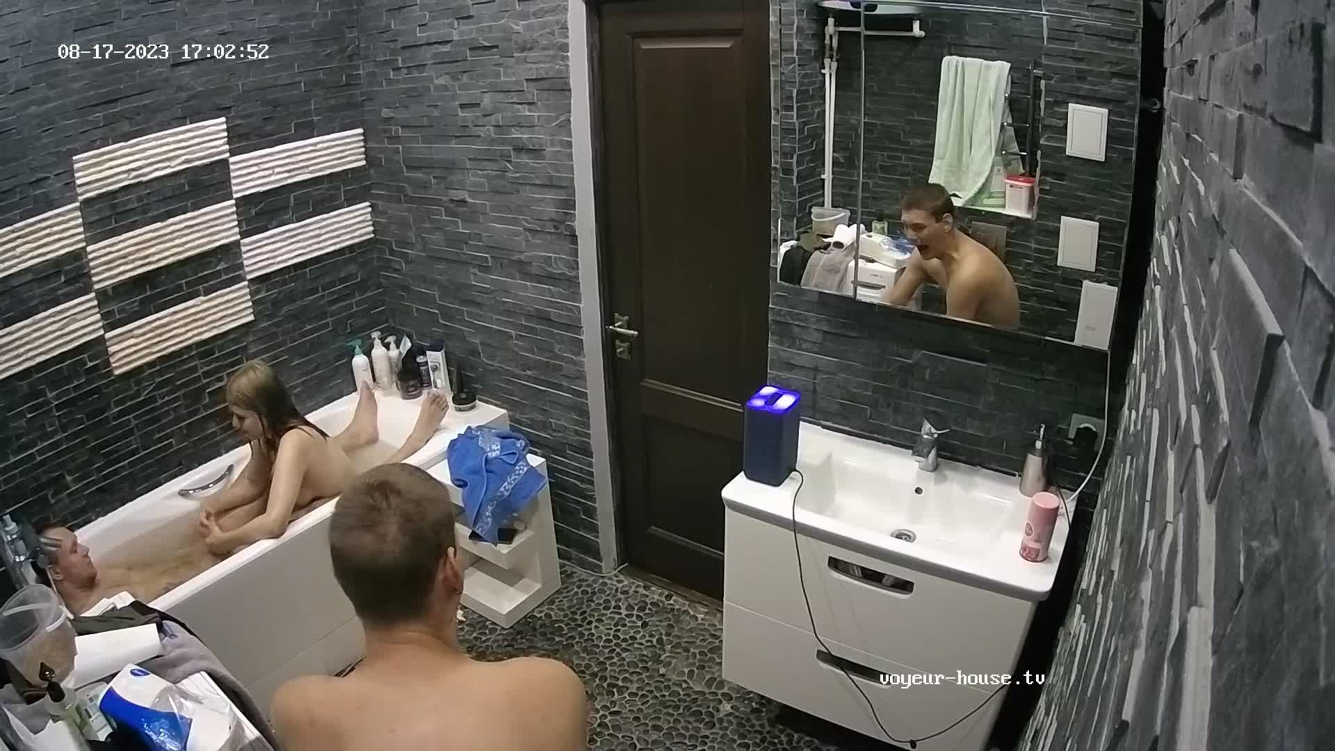 Talon and Shea bath and blowjob 17-08-2023