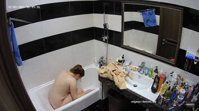 Guest girl riding a dildo during a shower, Dec-03-2021