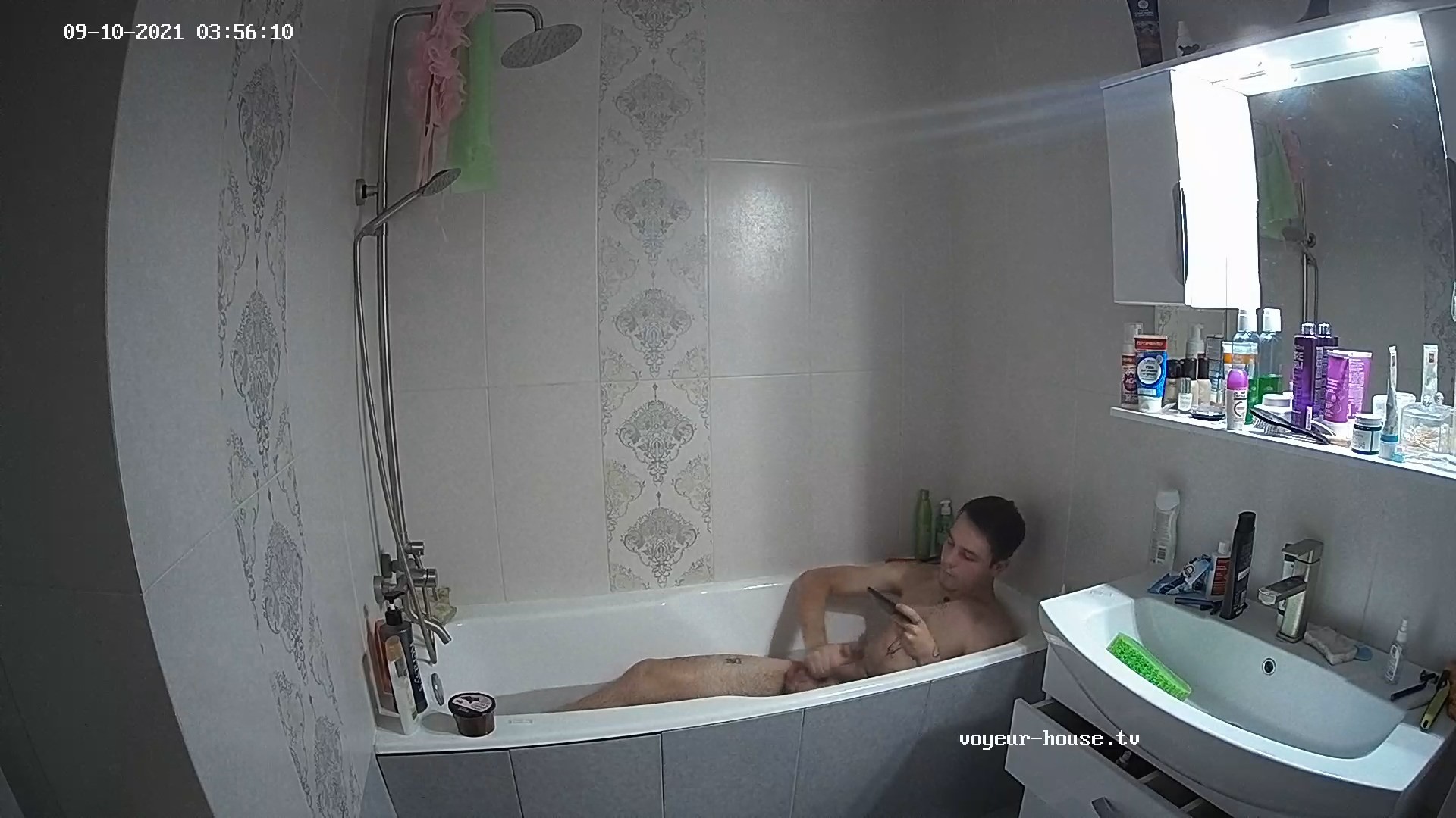 Artem jerking off in the bath 10 Sep 2021