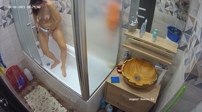 Cecilia showering after sex, Nov-01-2021