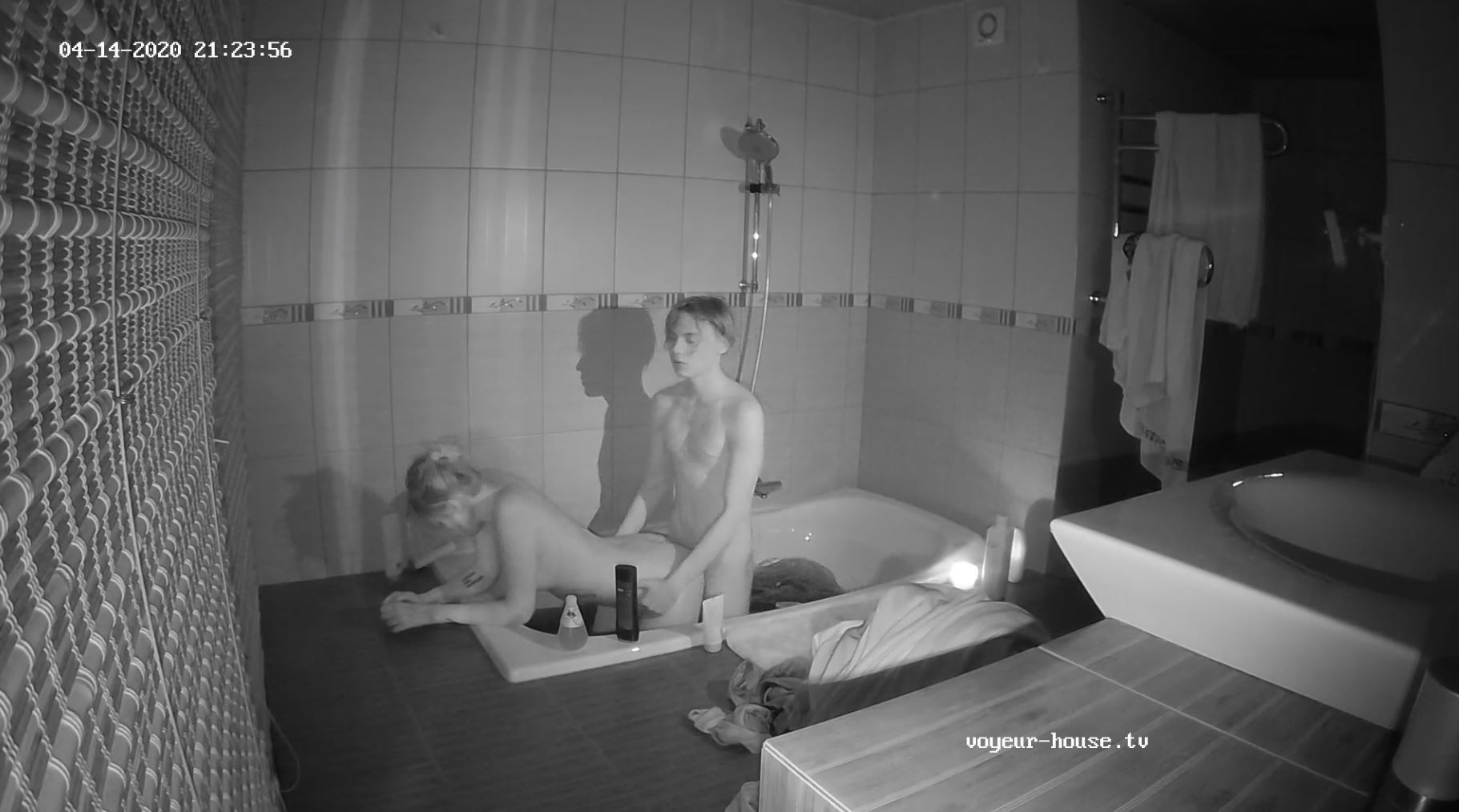 Watch Shower girl Guest couple bath and sex in the dark, Apr14/20 Naked people with Ian and Deborah in Bathroom The biggest Voyeur Videos gallery