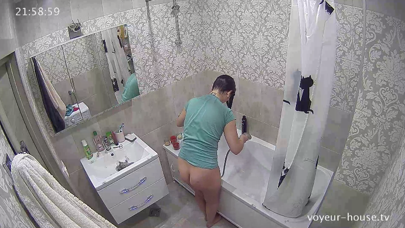 Ana washes her hair jan 24