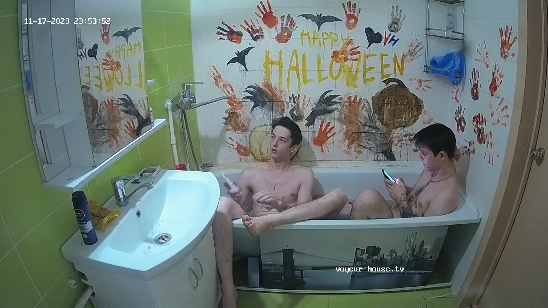 Artem & Tristan bath together 18 Nov 2023