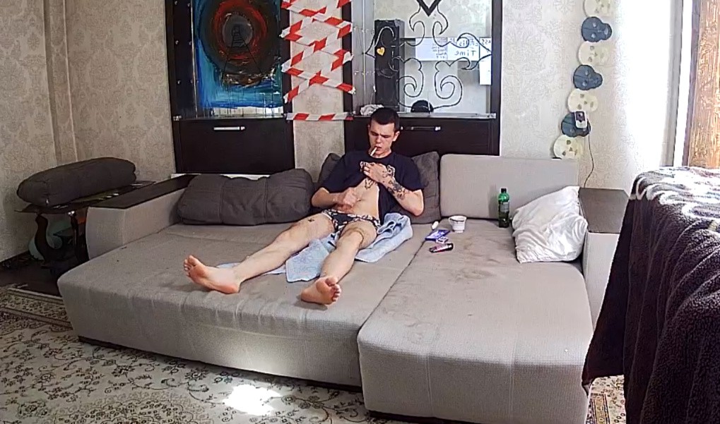 Artem jerking off in the living room 26 May 2022