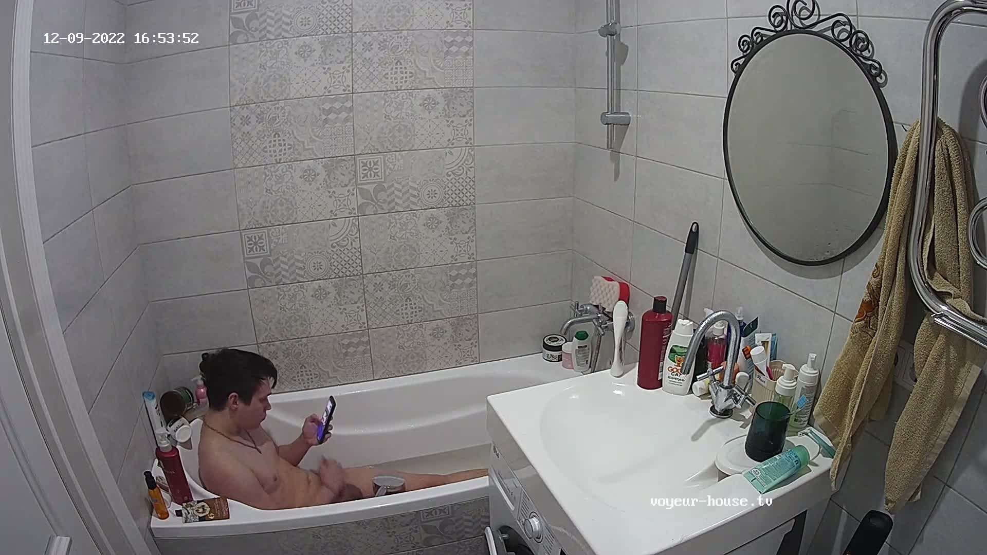 Nolan jerking off in the bath 9 Dec 2022