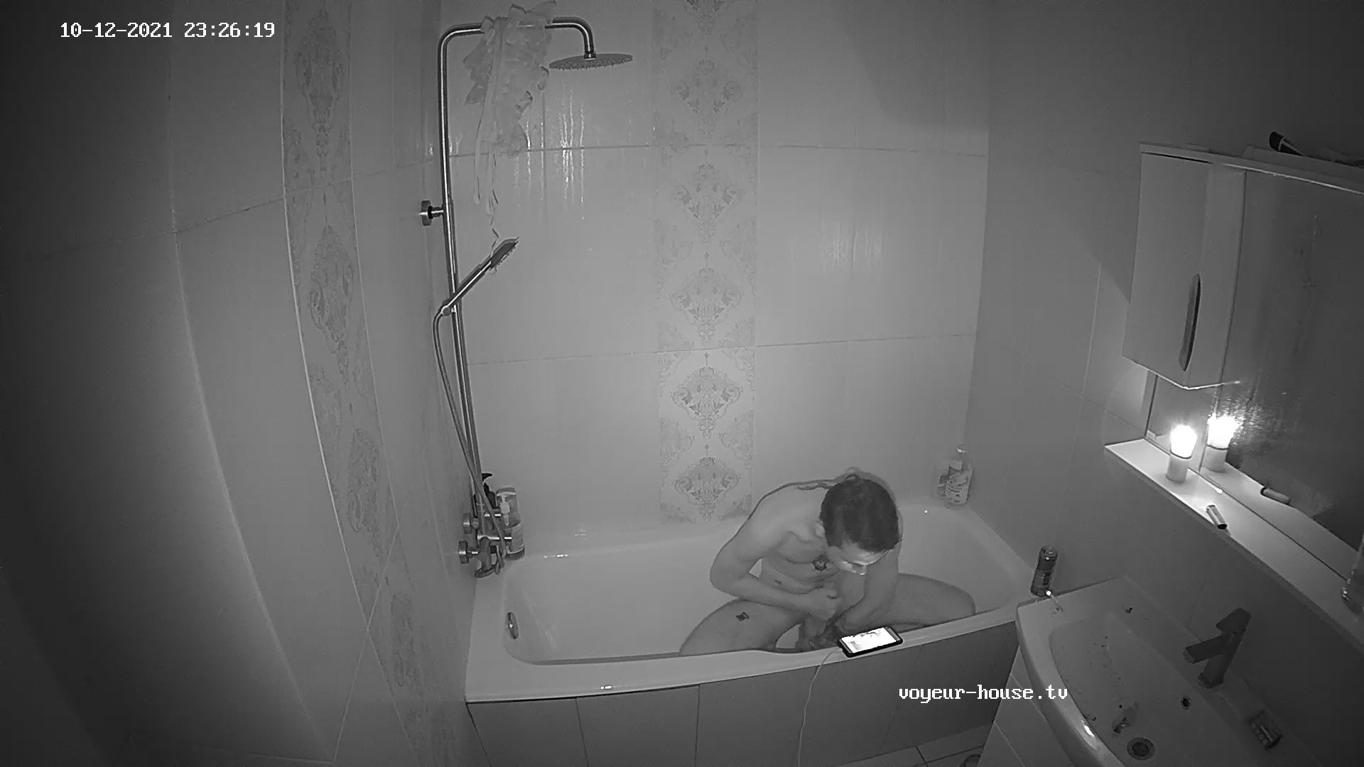 Artem jerking off in the bath 12 Oct 2021
