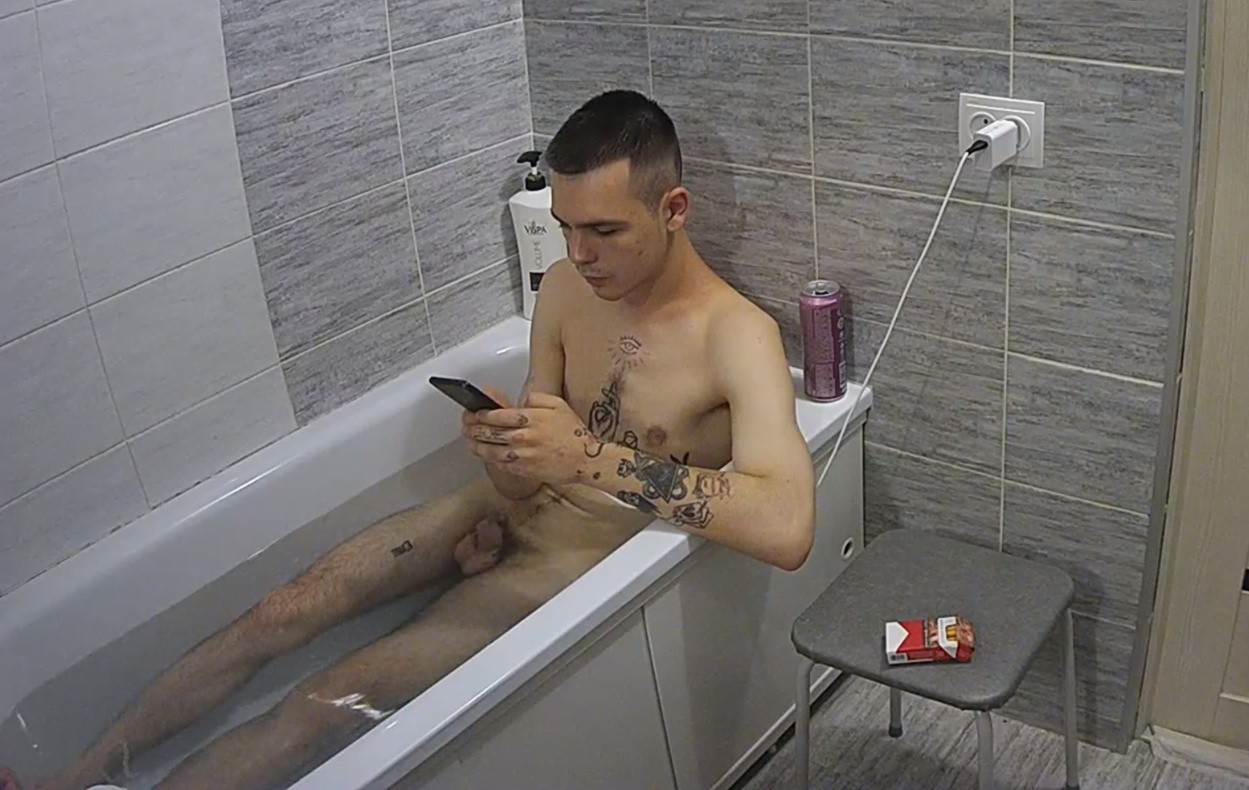 Artem in the bath alone 4 Aug 2022