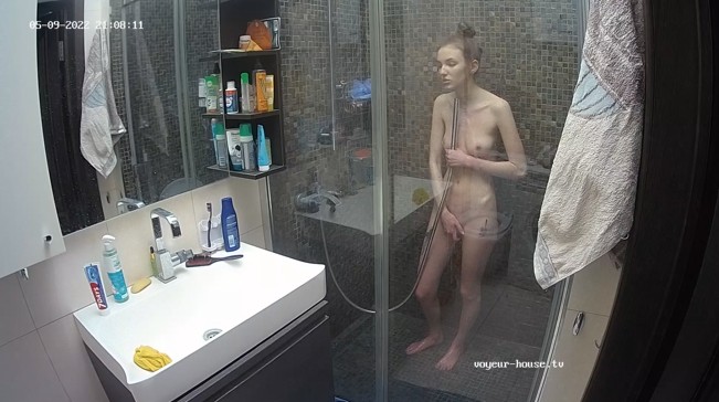 Medea showering, May-09-2022