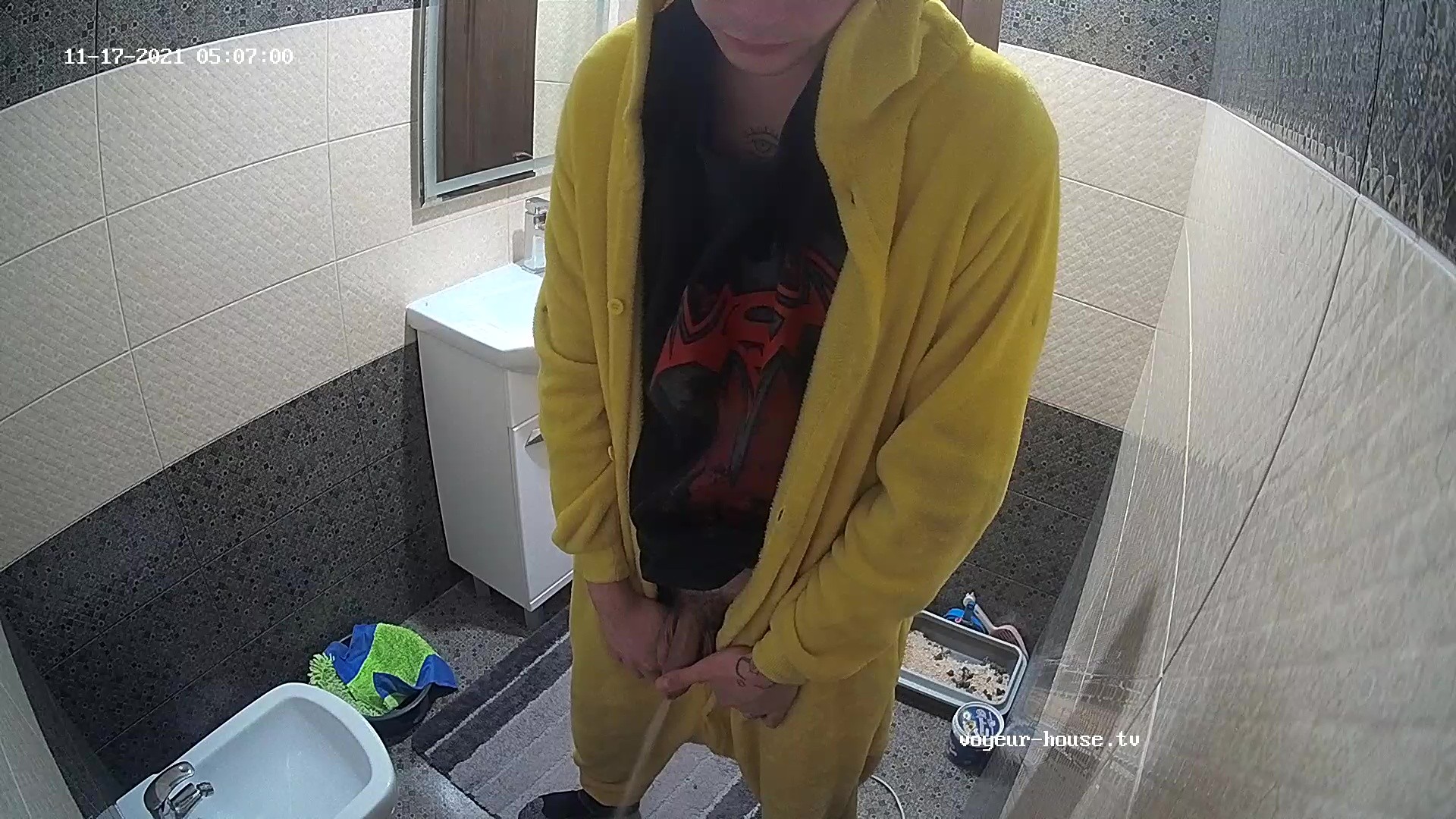 Yellow onesie wearing Artem peeing 17 Nov 2021