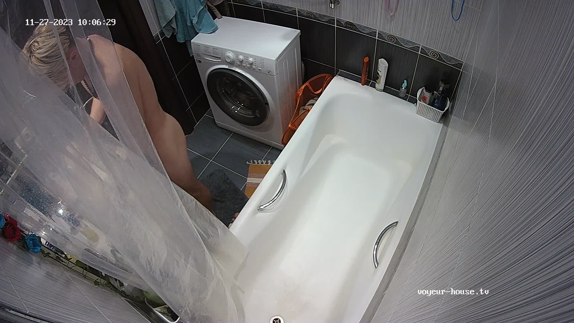 Watch Regular daily live stuff Ubaldo washing after jerking off 27-11-2023  | Naked people with Ariela in Bathroom | The biggest Voyeur Videos gallery