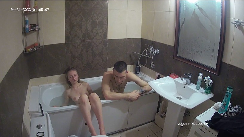Artem & Barbara take a relaxing bath together - Apr20/2022