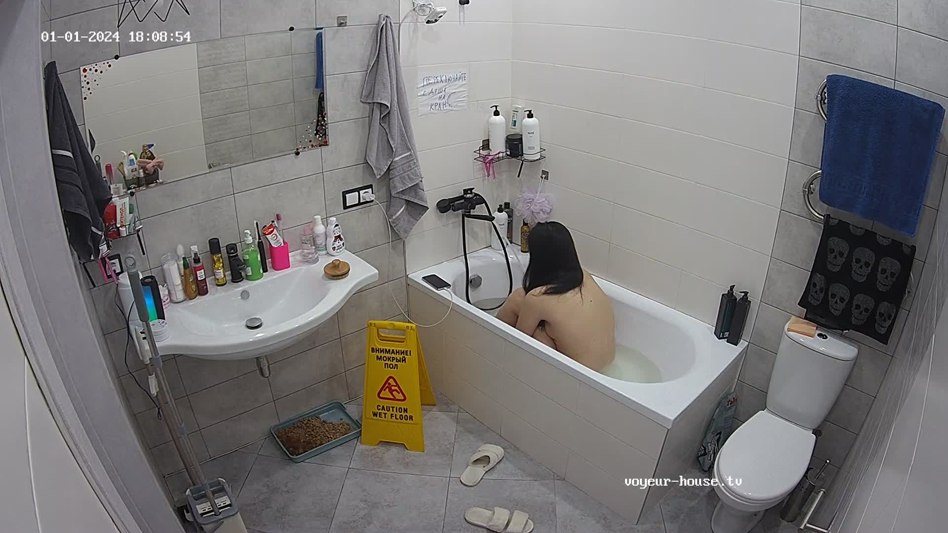 Kerri relaxing Bath 2024-01-01