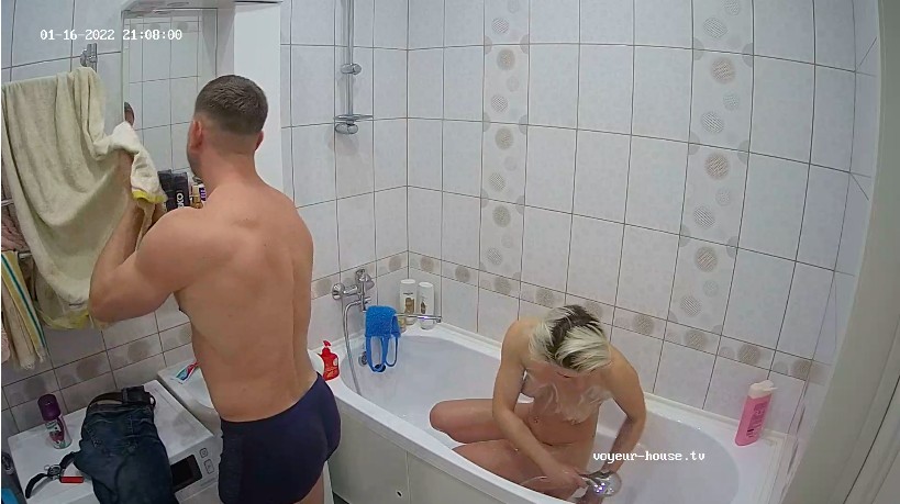 Fanny & Fidel - Shower & Shave - Jan16/2022