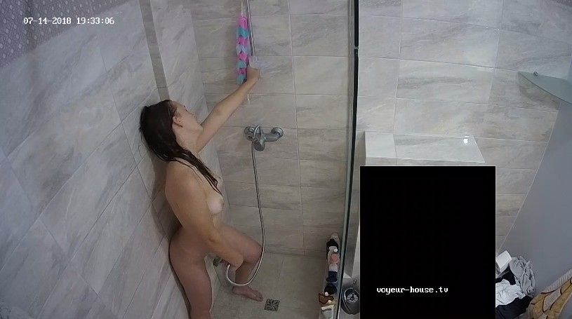 Whitney dinnertime shower & waterbate jul 14